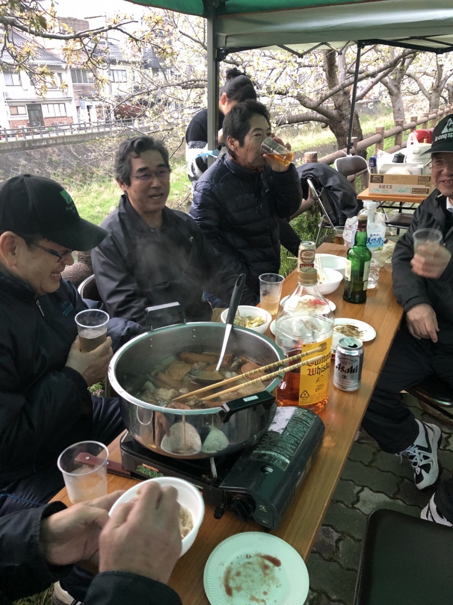 袋川土手での花見